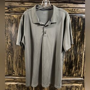 Men’s green polo